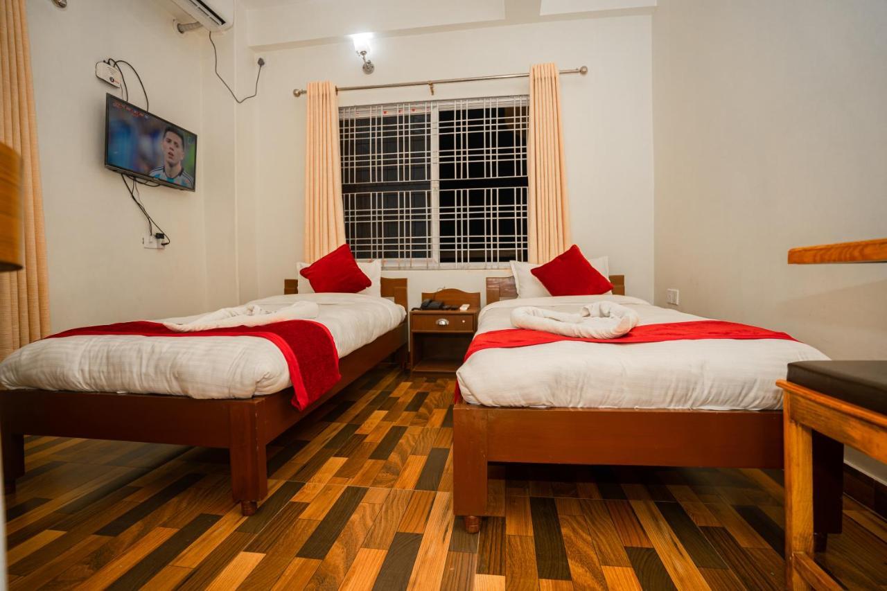 Hotel Dela Mount โพคารา ภายนอก รูปภาพ